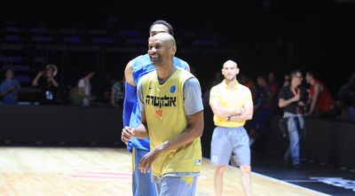 סמית´ ובלו. יצטרכו להתעלות במאני טיים (מיכה בננו) סמית´ ובלו. יצטרכו להתעלות במאני טיים (מיכה בננו)