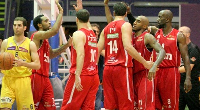 הפועל י-ם חוגגת העפלה לחצי הגמר (משה חרמון)