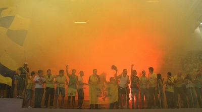 האוהדי הצהובים חוגגים באולם (רדאד ג´בארה) האוהדי הצהובים חוגגים באולם (רדאד ג´בארה)