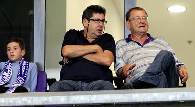 איזי שירצקי ביציע (שי לוי)