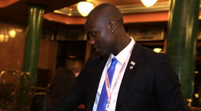 שון ג´יימס (מיכה בננו)