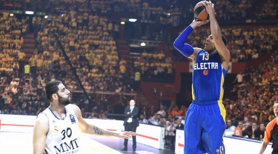 בלו זורק (מיכה בננו)