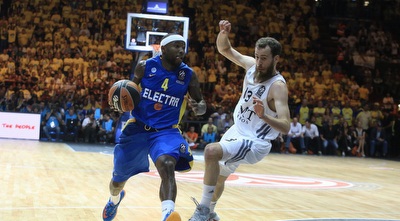 רייס חודר לסל (מיכה בננו)