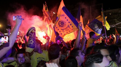 אבוקות בקהל (יניב גונן)