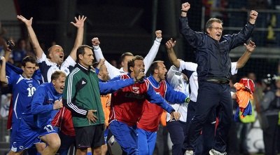 סושיץ´ והחבורה הבוסנית חוגגים העפלה למונדיאל (רויטרס)