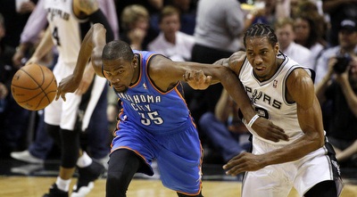 דוראנט נאבק עם לאונרד (רויטרס)