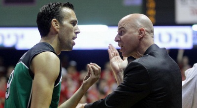 פרנקו מחלק הוראות לרוט (יניב גונן)