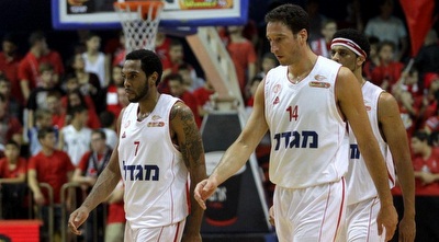 גרין, קיצ´ן ודאנקן עם הפנים למטה (יניב גונן)