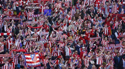 אוהדי אתלטיקו מדריד ביציע (רויטרס)