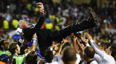 שחקני ריאל מניפים את אנצ´לוטי (רויטרס)