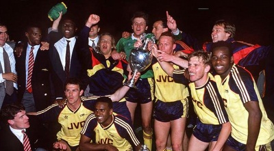 שחקני ארסנל חוגגים (מערכת ONE)