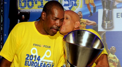 דורון ג´מצ´י ואולסי פרי (יניב גונן)