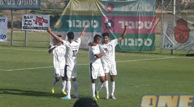 שחקני הפועל טבריה חוגגים (מערכת ONE) שחקני הפועל טבריה חוגגים (מערכת ONE)