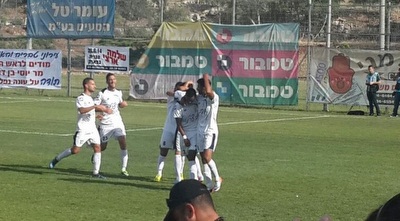 שחקני הפועל טבריה חוגגים שחקני הפועל טבריה חוגגים