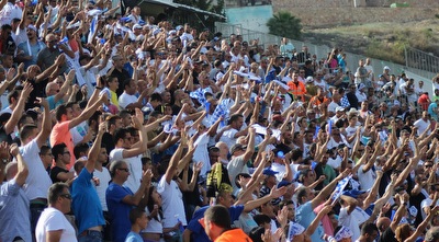 אוהדי הפועל טבריה חוגגים (עמוס קלס, בסט בול) אוהדי הפועל טבריה חוגגים (עמוס קלס, בסט בול)