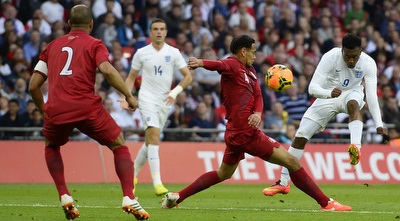 דניאל סטארידג´ מניף את רגל שמאל וכובש את הראשון (רויטרס)