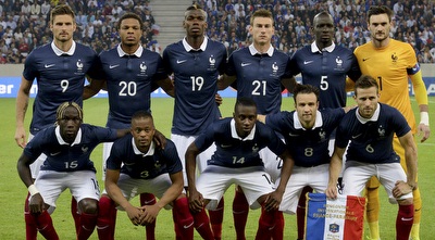 נבחרת צרפת רגע לפני תחילת המשחק (רויטרס)
