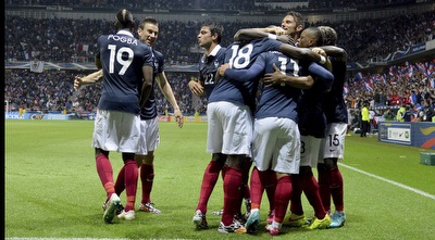 צרפת חוגגת יתרון זמני (רויטרס)