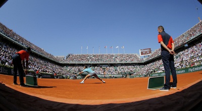 נדאל משיב כדור אל מארי (רויטרס)