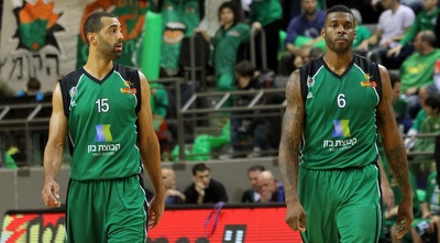 דונטה סמית´ מסביר ובראיין רנדל (חגי ניזרי)