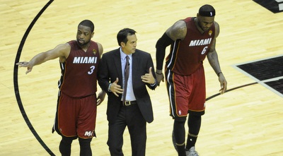 ספולסטרה עם לברון ודוויין ווייד (רויטרס)