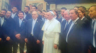 נבחרת ארגנטינה עם האפיפיור (מערכת ONE) נבחרת ארגנטינה עם האפיפיור (מערכת ONE)