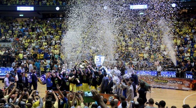 מכבי ת&qout;א אלופת המדינה (יניב גונן)
