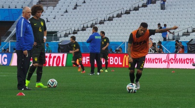 דוד לואיז ודני אלבס באימון נבחרת ברזיל (עמיר יניב) דוד לואיז ודני אלבס באימון נבחרת ברזיל (עמיר יניב)