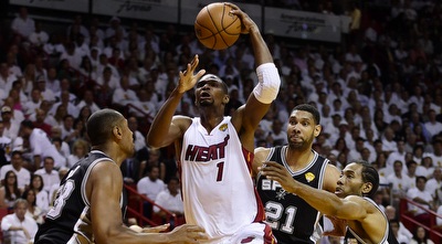 כריס בוש עולה לסל (רויטרס)