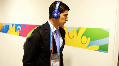 לואיס סוארס מגיע לאצטדיון (רויטרס)