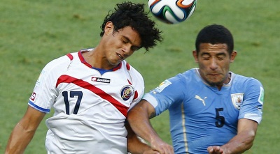 ילצין טחדה מנסה לקחת את הכדור (רויטרס)