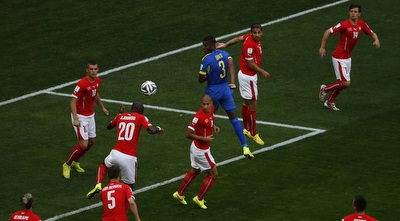 ערבובייה ברחבת שווייץ (רויטרס)