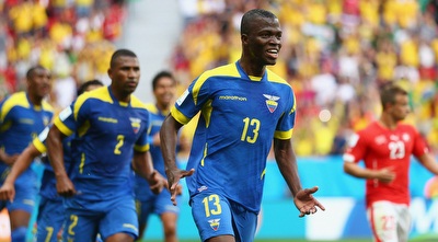 אנר ולנסיה והחברים חוגגים את היתרון (GettyImages)