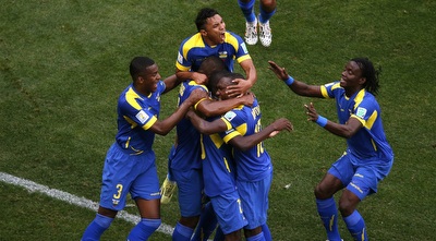 שחקני נבחרת אקוואדור חוגגים (רויטרס)