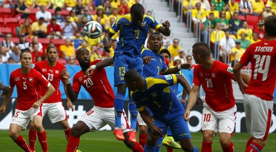 אנר ולנסיה נוגח לשער את היתרון של אקוואדור (רויטרס)