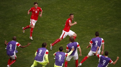 האריס ספרוביץ´ בטירוף לאחר שער הניצחון (רויטרס)