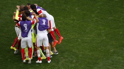 שחקני נבחרת שווייץ חוגגים (רויטרס)