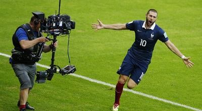 בנזמה רץ לחגוג (רויטרס)