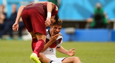 פפה נוגח במולר (GettyImages) פפה נוגח במולר (GettyImages)