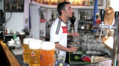 אוהד גרמניה על הבר (משה חרמון)