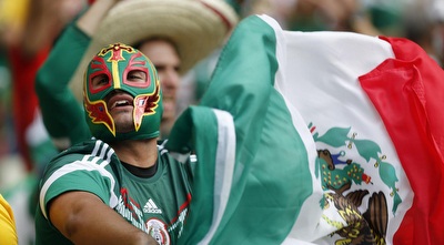 אוהד מקסיקו ביציע (רויטרס)
