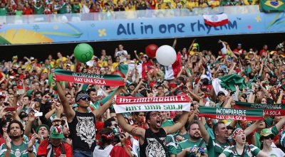 אוהדי מקסיקו ביציע (רויטרס)