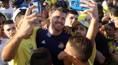 האוהדים מקיפים את גארסיה (חגי ניזרי) האוהדים מקיפים את גארסיה (חגי ניזרי)