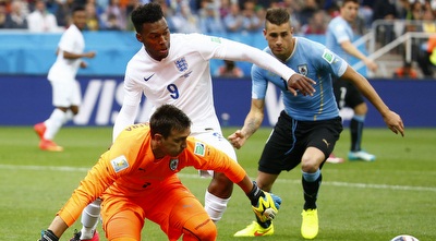 סטארידג´ מנסה לגנוב את הכדור (רויטרס)