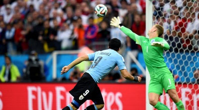 סוארס נוגח פנימה (GettyImages)