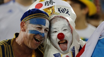 אוהדים מצד שני המחנות (רויטרס)