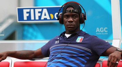 מריו באלוטלי נרגע לפני המשחק (GettyImages) מריו באלוטלי נרגע לפני המשחק (GettyImages)