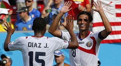 קוסטה ריקה חוגגת את שער היתרון (רויטרס) קוסטה ריקה חוגגת את שער היתרון (רויטרס)