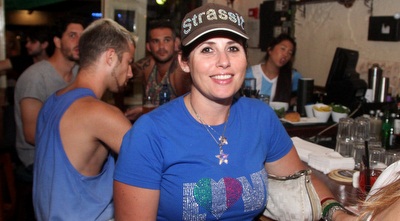 אוהדת שבאה להנות מהאווירה ב&qout;סרבסה&qout; (רדאד ג´בארה)