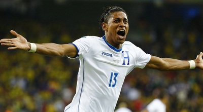 קוסטלי חוגג בטירוף את שער היתרון (רויטרס) קוסטלי חוגג בטירוף את שער היתרון (רויטרס)